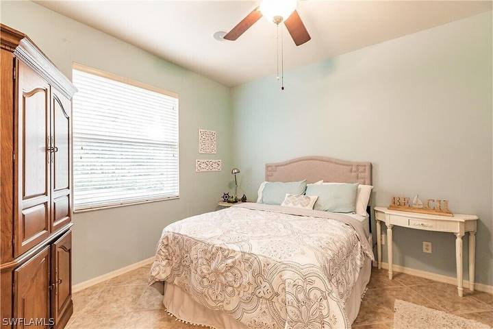 Vacation rental for 8 people, with hot tub and yard as well as pool, with pets in North Fort Myers