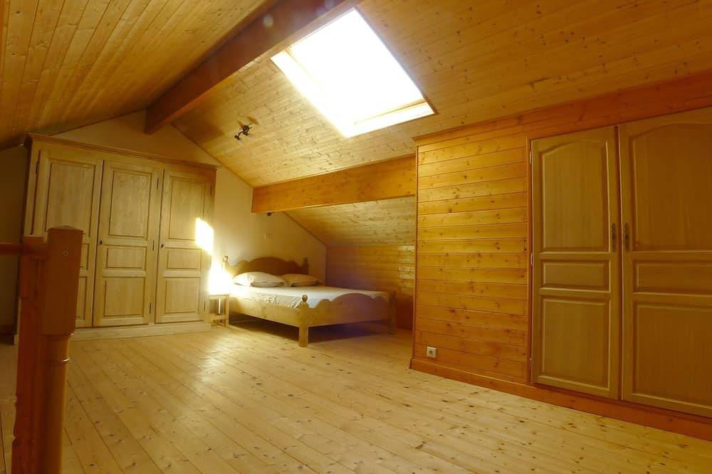 Les hauts de Saint Christaud: large gite overlooking the Pyrenees in Saint-Christaud, Gers