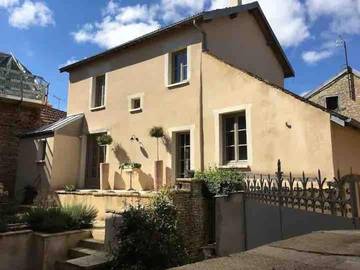 Location de vacances pour 5 personnes, avec jardin à Noyers