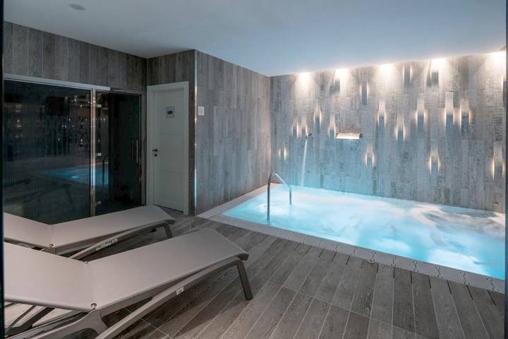 Appartamento per 10 persone, con Idromassaggio e Terrazza nonché Sauna a Ciutat Vella