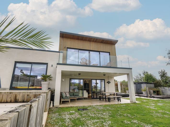 Cottage for 8 people, with garden, with pets on the Isle of Wight