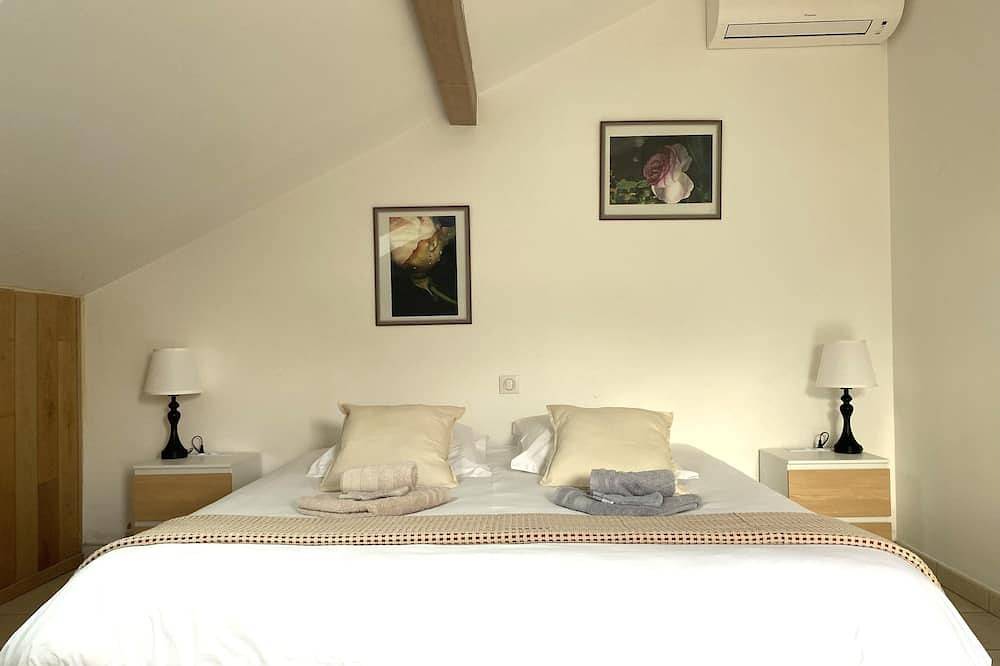 Entire apartment, Apartment Tangara with balcony in Lagnieu, Belley