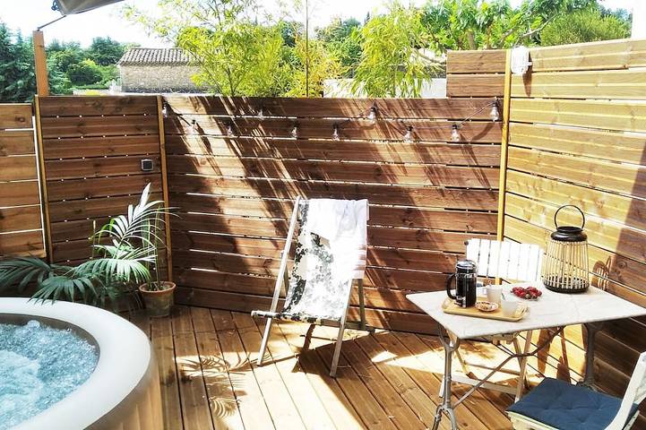 Maison de vacances pour 4 personnes, avec jacuzzi et terrasse à Pont-Saint-Esprit