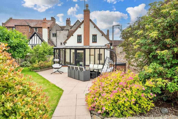 Cottage for 8 people, with Hot tub and Terrace as well as Garden in Bridgnorth