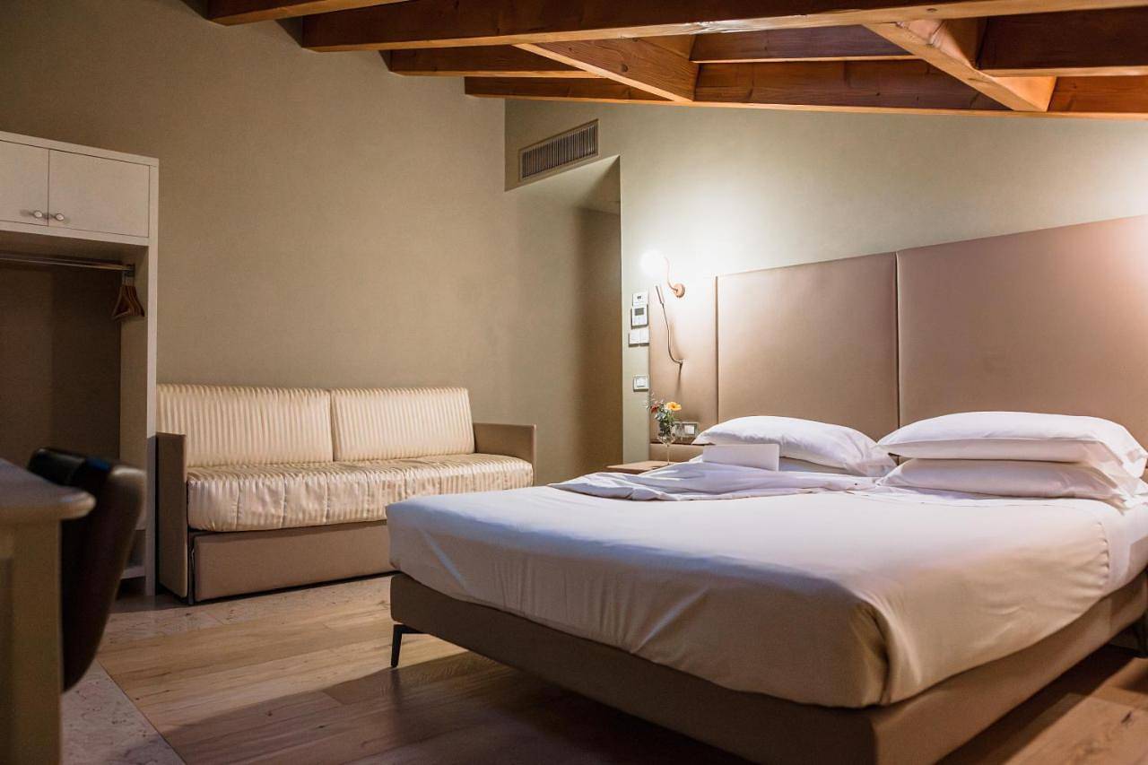 Le Greghe Suites in Lazise, Gardasee-Berge