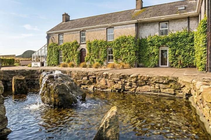 Holiday home for 30 people, with garden and hot tub in Ireland