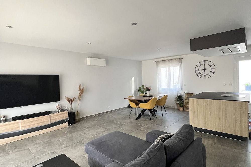 Maison individuelle avec piscine et dépendance in Pertuis, Parc naturel régional du Luberon