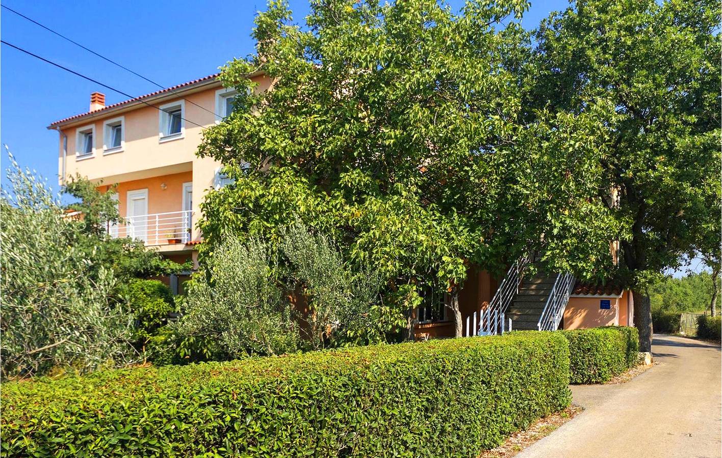 Ganze Ferienwohnung, Gemütliche 2-Zimmer-Wohnung mit Terrasse, in der Nähe des Stadtzentrums von Muntic in Muntic, Südküste Istrien