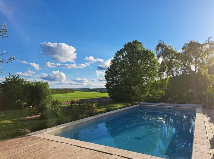 Chambre d’hôte pour 2 personnes, avec terrasse ainsi que jardin et piscine, animaux acceptés