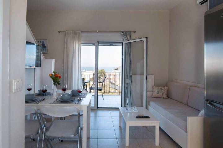 Apartahotel para 4 personas, con vistas y jardín en Creta