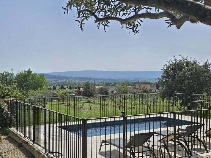 Location de vacances pour 4 personnes, avec vue ainsi que piscine et terrasse à Joucas - 2