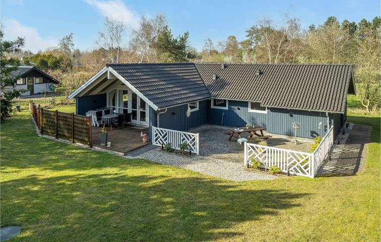 Ferienhaus für 8 Personen, mit Whirlpool und Terrasse sowie Garten und Sauna in Rødby