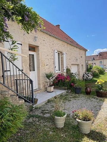 Gîte pour 7 personnes, avec jardin et terrasse, animaux acceptés à Avallon