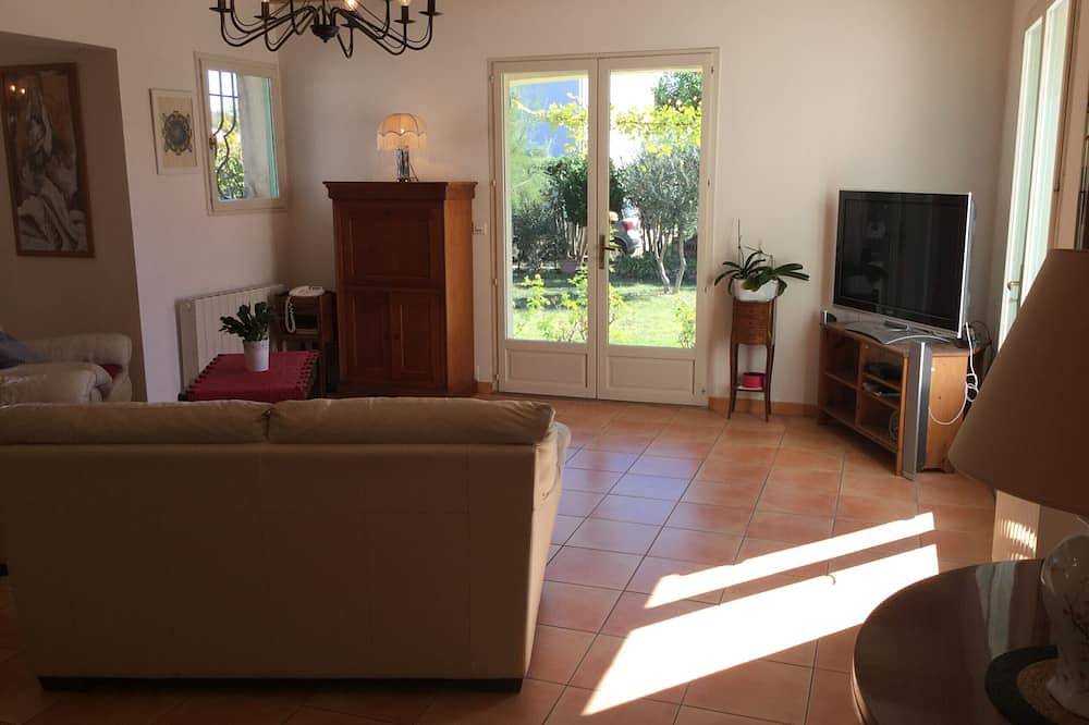 Vacation rental house with pool Mouries -298 in Mouriès, Arles region