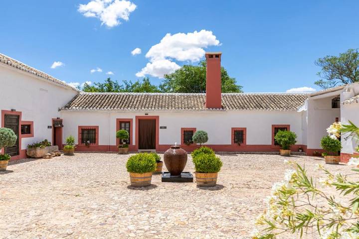 Casa rural para 6 personas, con jardín además de vistas y piscina, Se admiten mascotas en Herencia