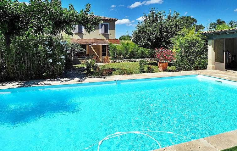 Charmante 100m² Wohnung | A/C, Pool, Parkplatz | 800m zu Eyragues in Eyragues, Arles und Umgebung
