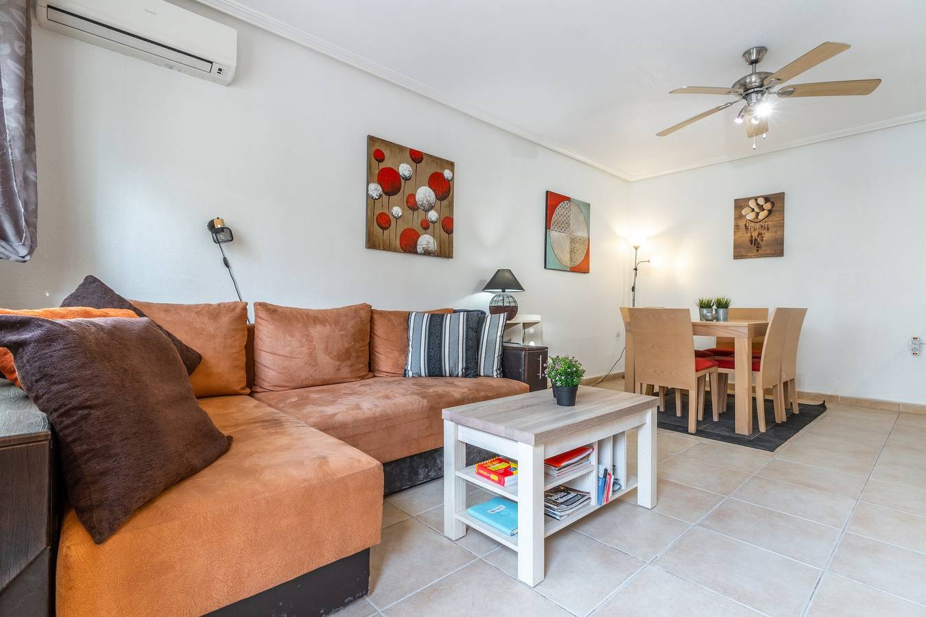 Bungalow en Torrevieja cerca de la playa con piscina compartida y Wi-Fi in Mar Azul Torrevieja, Torrevieja
