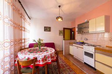 Appartamento per 4 Persone in Lussinpiccolo, Lussino, Foto 1