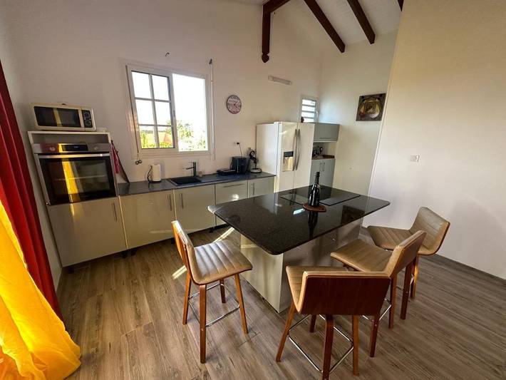 Gîte pour 2 personnes, avec piscine et balcon ainsi que vue et jardin à Petit-Canal - 4