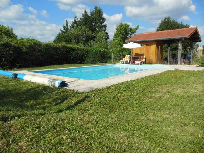 Location de vacances pour 6 personnes, avec Terrasse ainsi que Jardin et Piscine dans la Loire