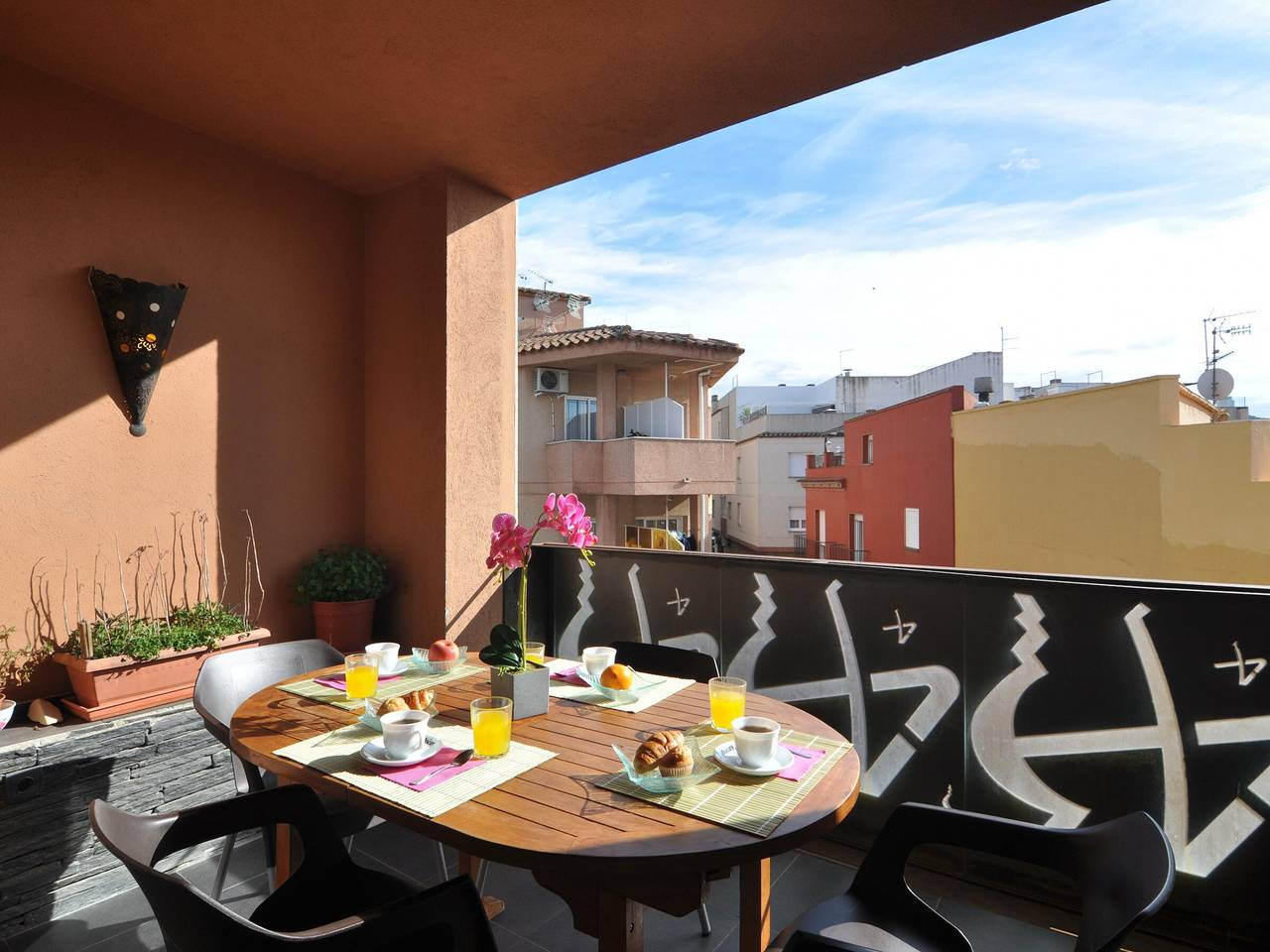 Ganze Wohnung, Geräumige Wohnung in Roses, Costa Brava! 4 Schlafzimmer, Strandnähe, kostenloses Wlan. Jetzt buchen! in Roses Centre, Roses