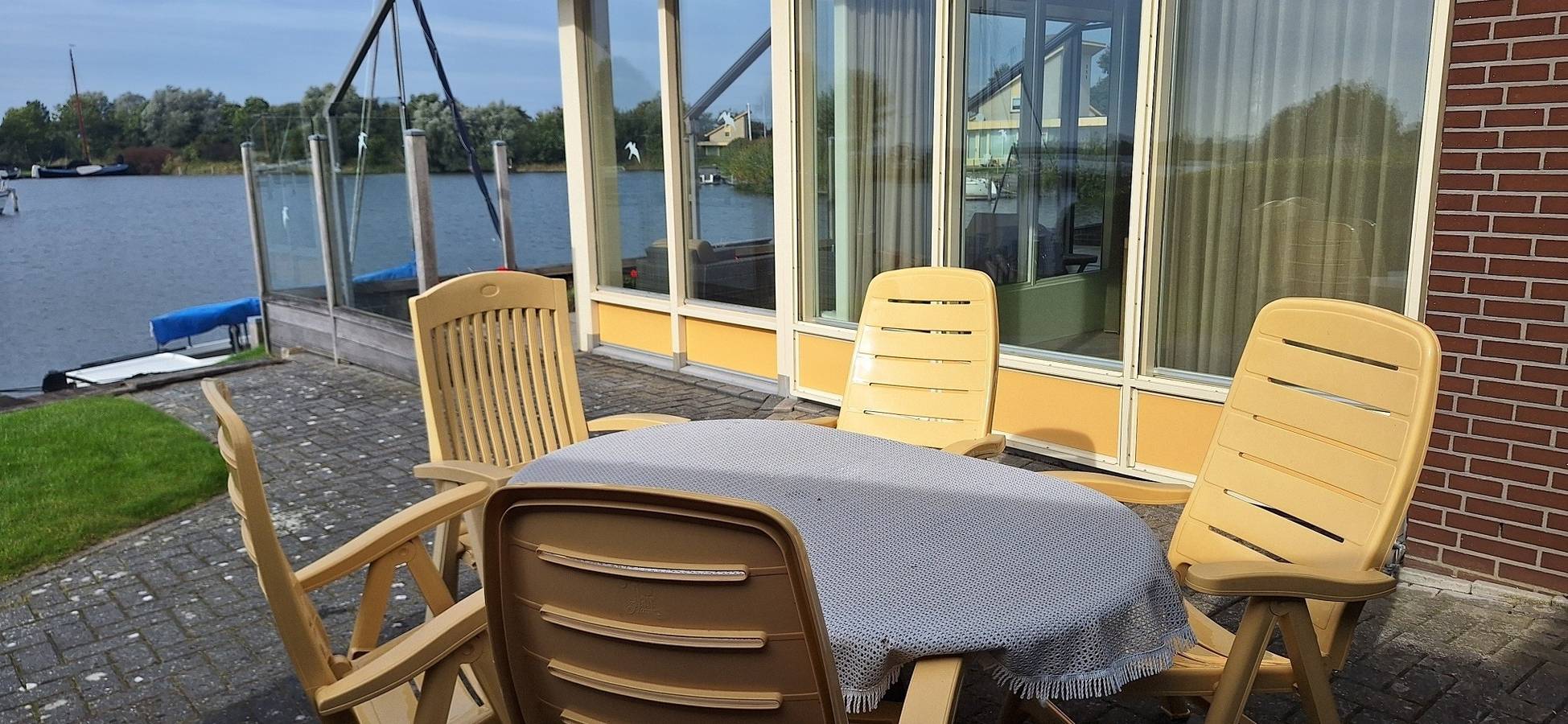 Vakantievilla Koudum met privé steiger in Ijsselmeer