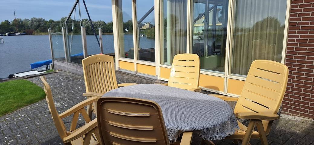 Vakantievilla Koudum met privé steiger in Ijsselmeer