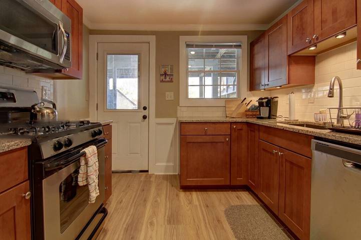 Bungalow for 8 people, with balcony and yard in Atlanta