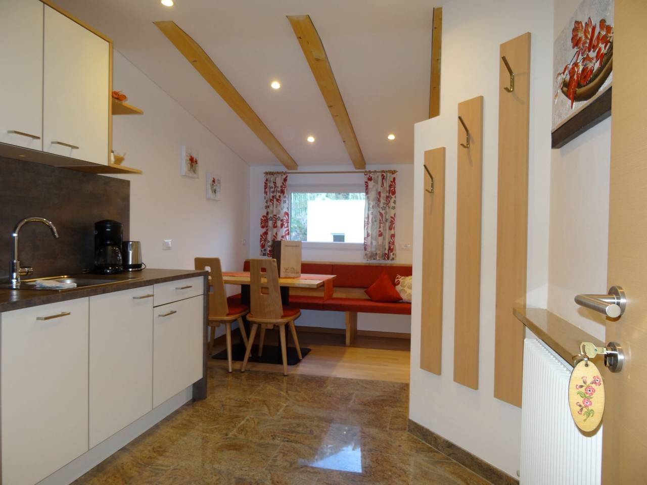 Ganze Wohnung, Apartment 'Lichtnelke' mit Bergblick, Gemeinschaftspool und Wlan in Naturns, Texelgruppe