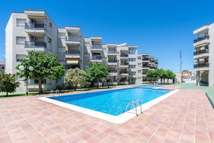 Ferienwohnung für 6 Personen, mit Balkon und Garten sowie Kinderpool an der Costa Dorada