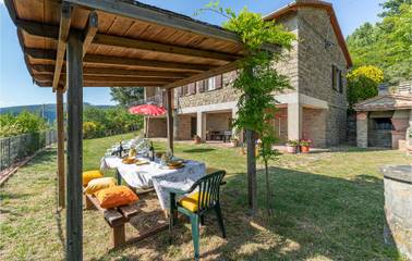 Vacation Rental for 9 Guests in Cortona, Arezzo Province, Picture 3