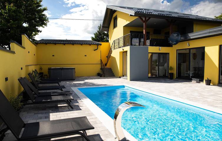 Ferienhaus für 8 Personen, mit Sauna und Ausblick sowie Garten