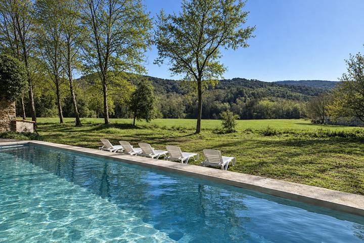 Chalet para 12 personas, con Balcón y Terraza además de Jardín y Piscina en Garrotxa
