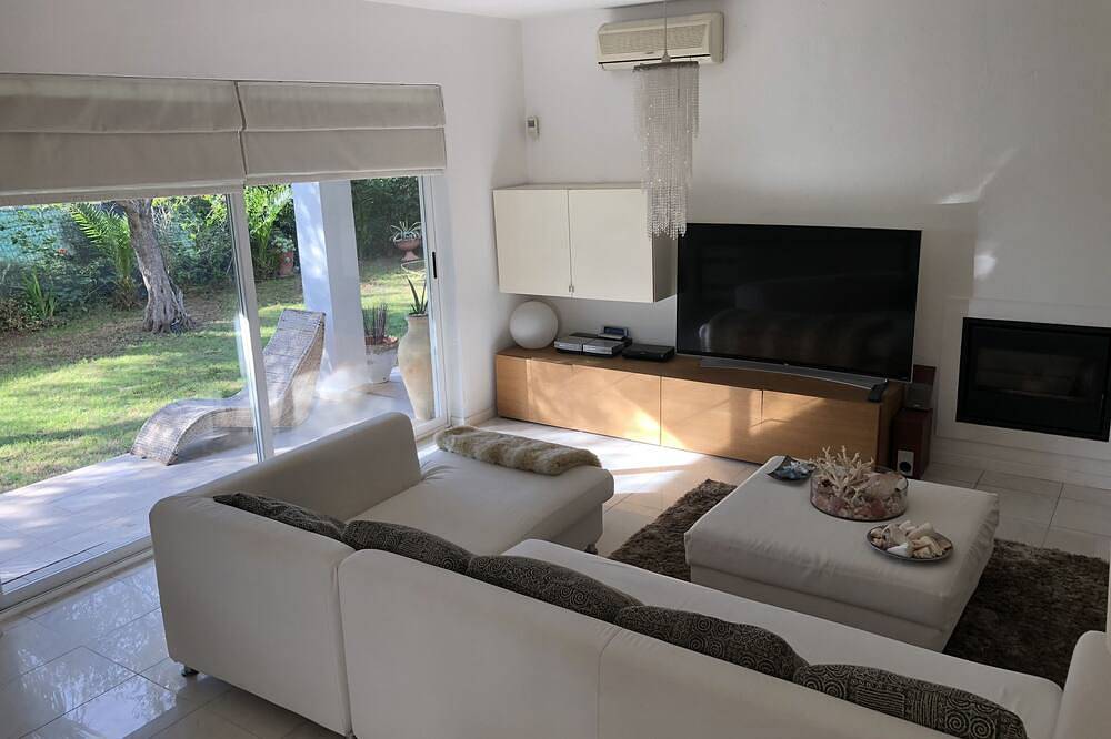 Villa Ines, in der Stute mit Fisch in Capoterra, Cagliari Provinz