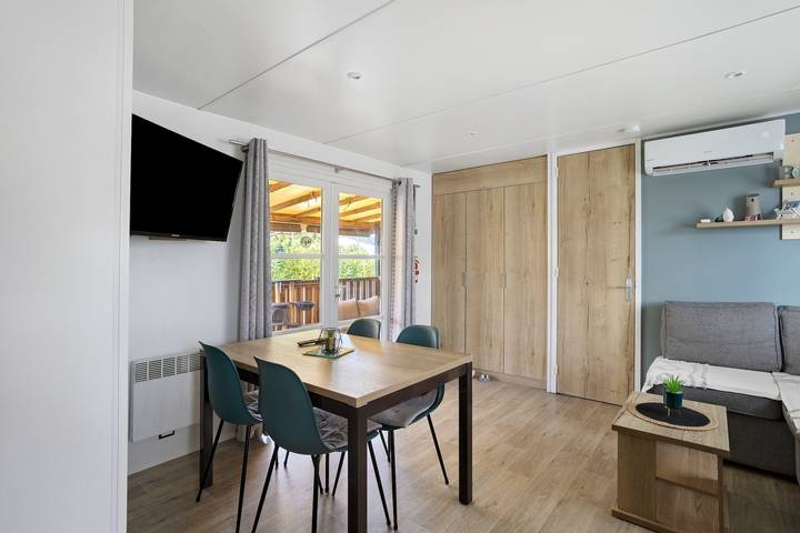 Bungalow 'Camping Siblu Mar Estang' avec vue sur la montagne, Wi-Fi et climatisation in Canet-en-Roussillon, Côte d'Améthyste
