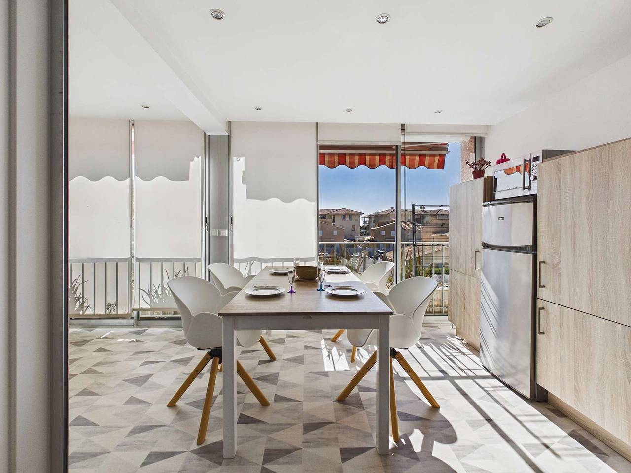 Entire apartment, Renovated 2-Bedroom Apartment Near Shops and 300m from the Beach, Private Parking Included! in Marseillan, Côte d'Améthyste