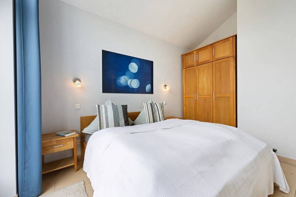 Das exklusive Ferienhaus \"Windrose“ ist ideal für eine 6-köpfige Familie oder befreundete Paare und bietet an heißen Tagen eine Abkühlung an der nahegelegenen Badestelle in Kosel, Rendsburg-Eckernförde