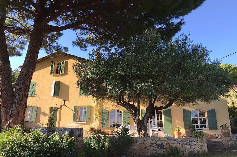 Magnifique Maison Familiale Avec vue sur la Baie de Sanary in Ollioules, Toulon region