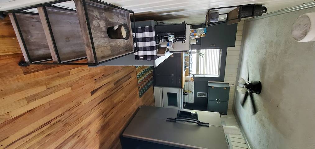 Log cabin for 6 people, with terrace and yard in Lake Martin