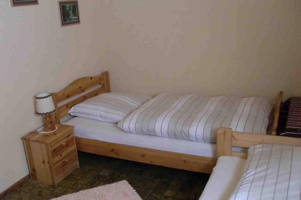Ganze Wohnung, Gemütliche Ferienwohnung mit Pool und großem Grundstück in Ludwigswinkel in Ludwigswinkel, Landkreis Südwestpfalz
