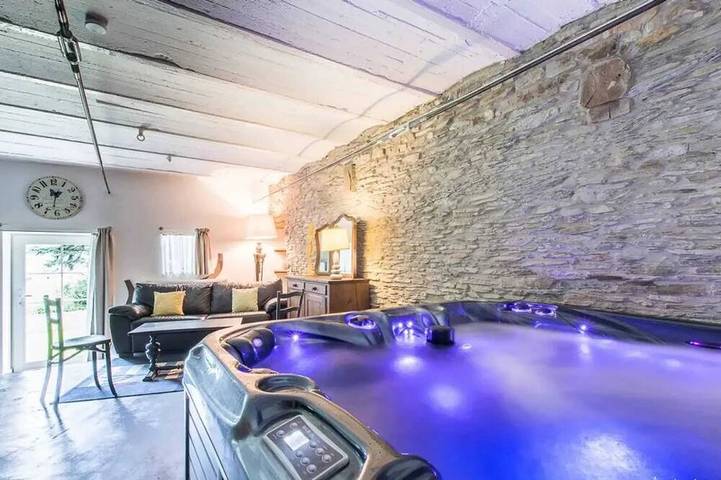 Location de vacances pour 8 personnes, avec jacuzzi, animaux acceptés à Fauvillers