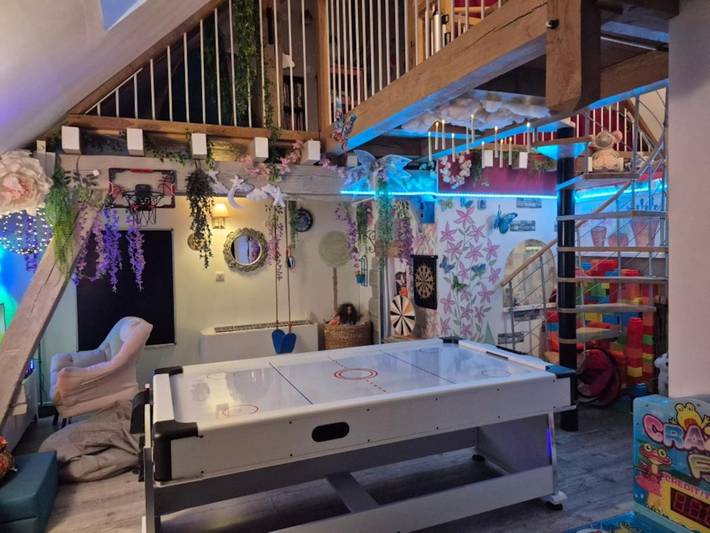 Location de vacances pour 10 personnes, avec Jacuzzi et Terrasse ainsi que Jardin et Sauna à Villiers-sur-Tholon