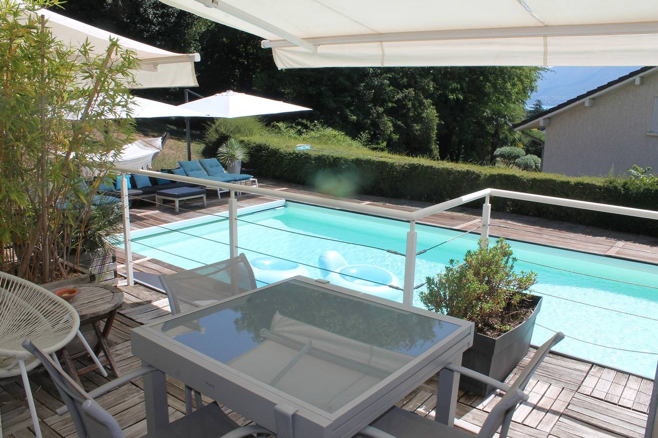 Ganze Wohnung, Appartement 'Im Herzen der Riviera des Alpes' mit Seeblick, Gemeinschaftspool und Wlan in Brison-Saint-Innocent, Chambéry und Umgebung