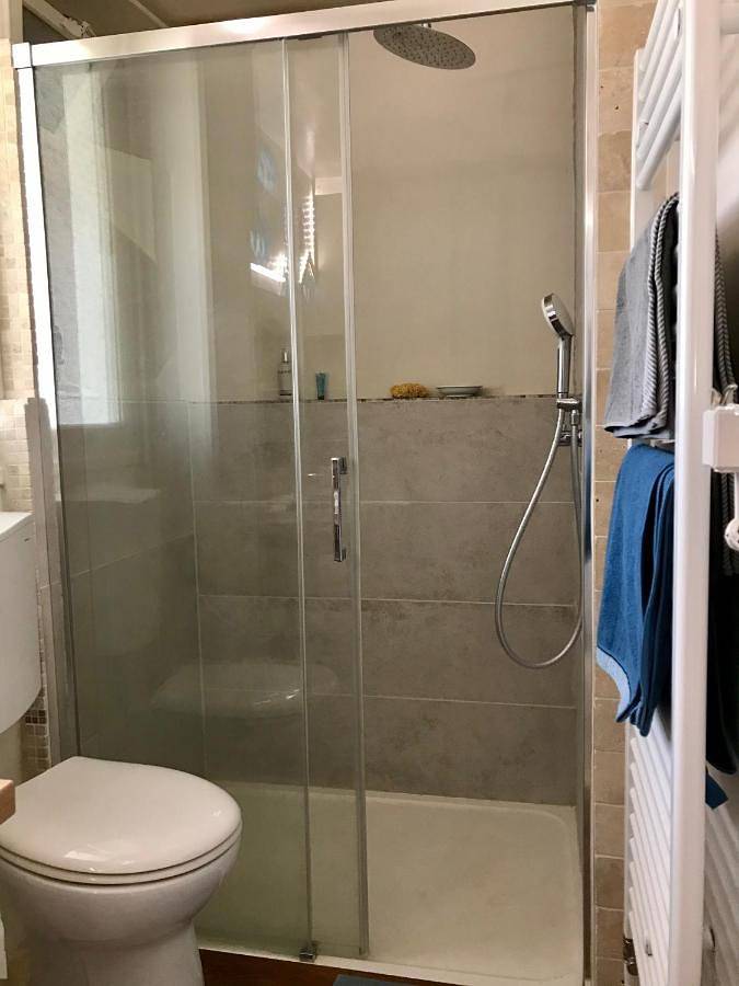 Appartement entier, Studio lumineux avec petite terrasse in Viroflay, Yvelines