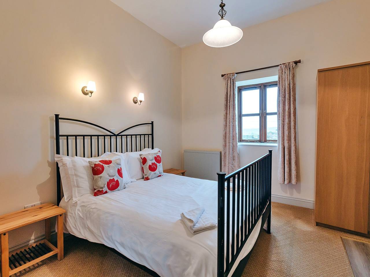 Luxury Retreat in Uk with Pool & Tennis Court in Shropshire Hills