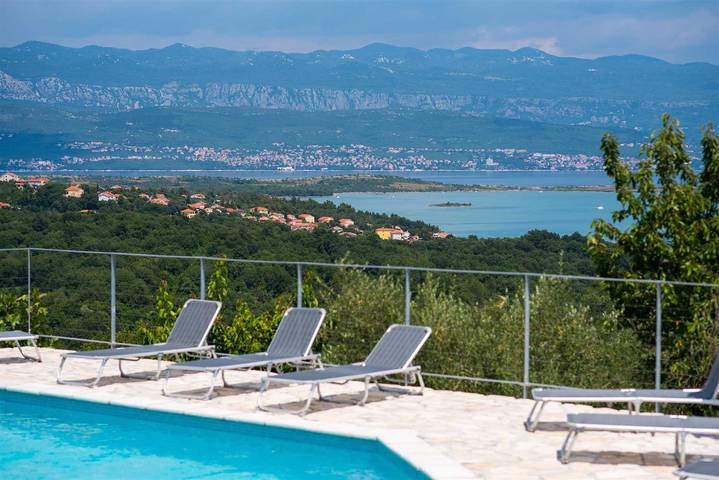 Ganze Wohnung, Ferienwohnung Angelina mit Meerblick und Pool in Dobrinj, Krk