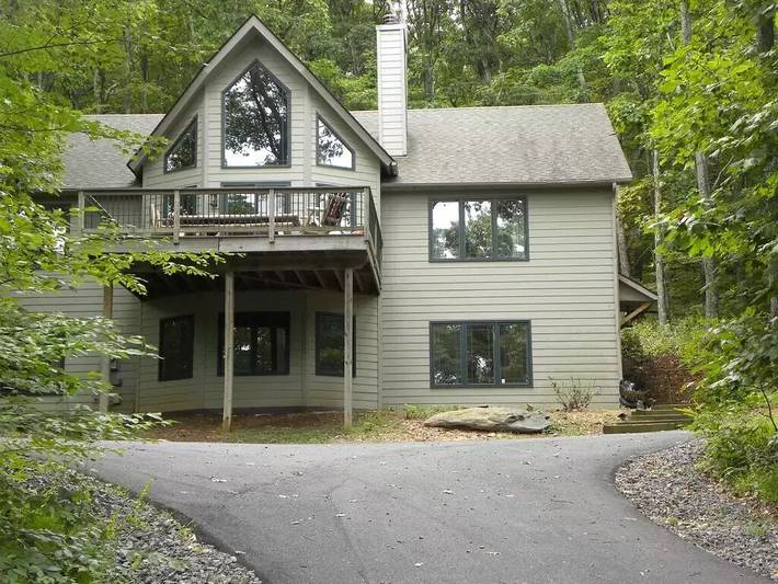 Vacation rental for 10 people, with pool and terrace in Wintergreen