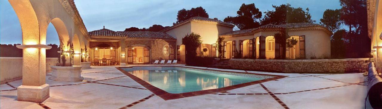 Location de vacances pour 2 personnes, avec Balcon et Terrasse ainsi que Jardin et Piscine à Mondragon
