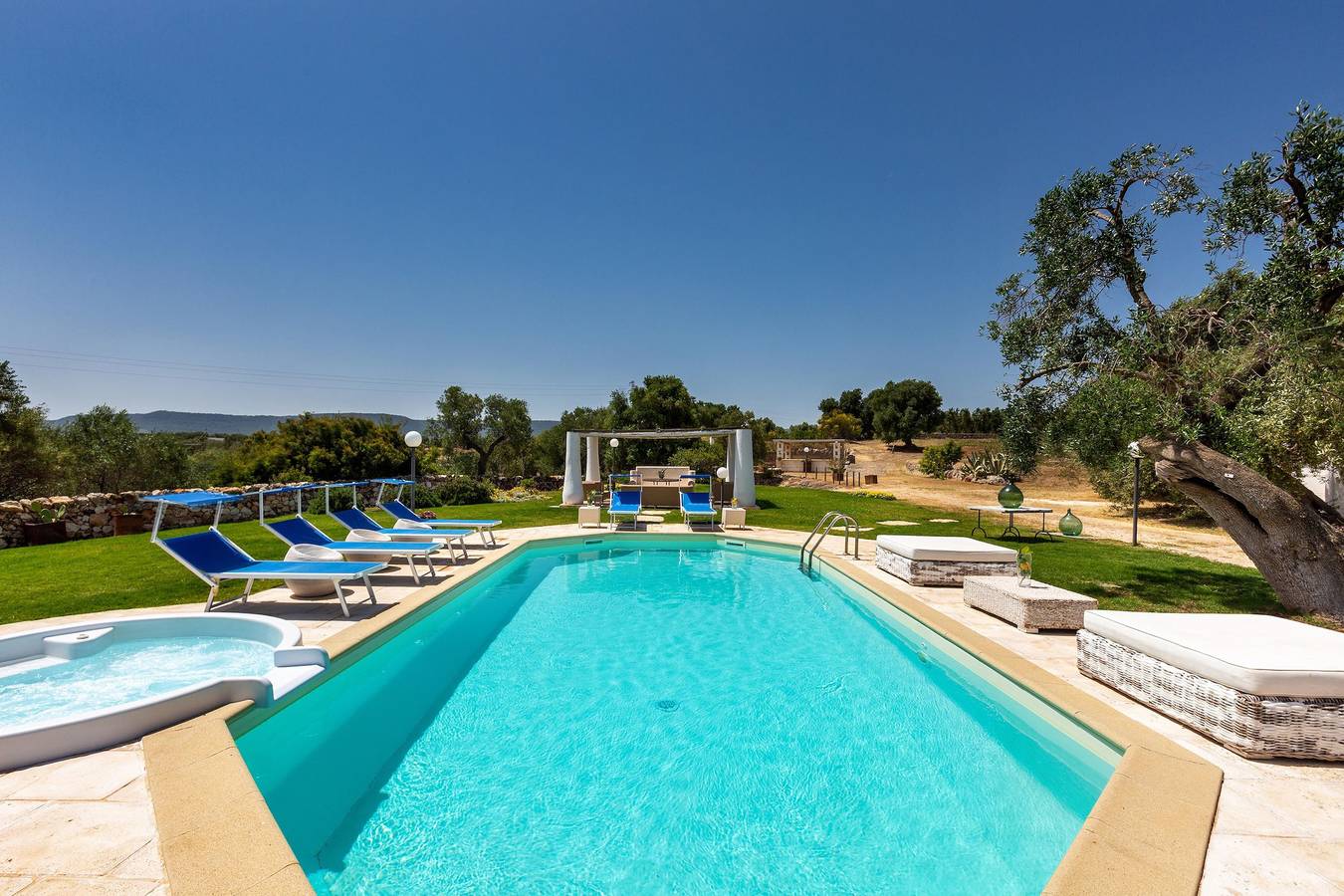 Landgut für 14 Personen mit Terrasse in Fasano, Salento