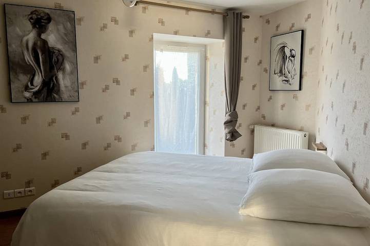 Location de vacances pour 11 personnes, avec terrasse ainsi que jacuzzi et jardin à Hénansal - 3